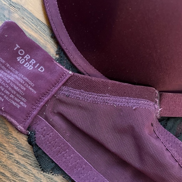 Torrid Curve push-up plunge deep purple lace bra Size 40DD/40E - Picture 3 of 3